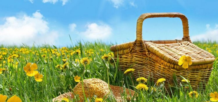 Вихідні та святкові дні у травні 2021 року
