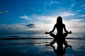 Один із базових способів зняти напругу в тілі та знизити тривогу — це дихання